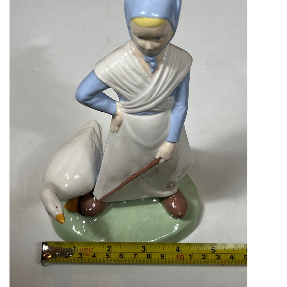 Vintage Porcelain‎ Figurine Girl with Goose Shepherdess Farmhouse Decor - Picture 6 of 6